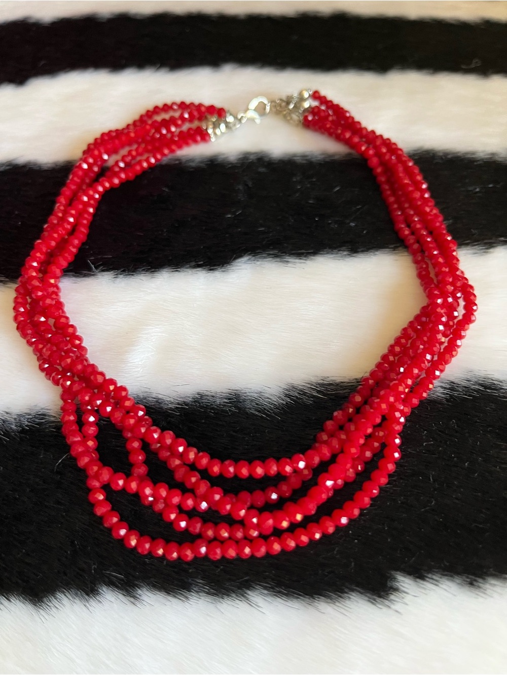 GORGEOUS DEERP RED BEAD STRANDS CHOKER NECKLACE